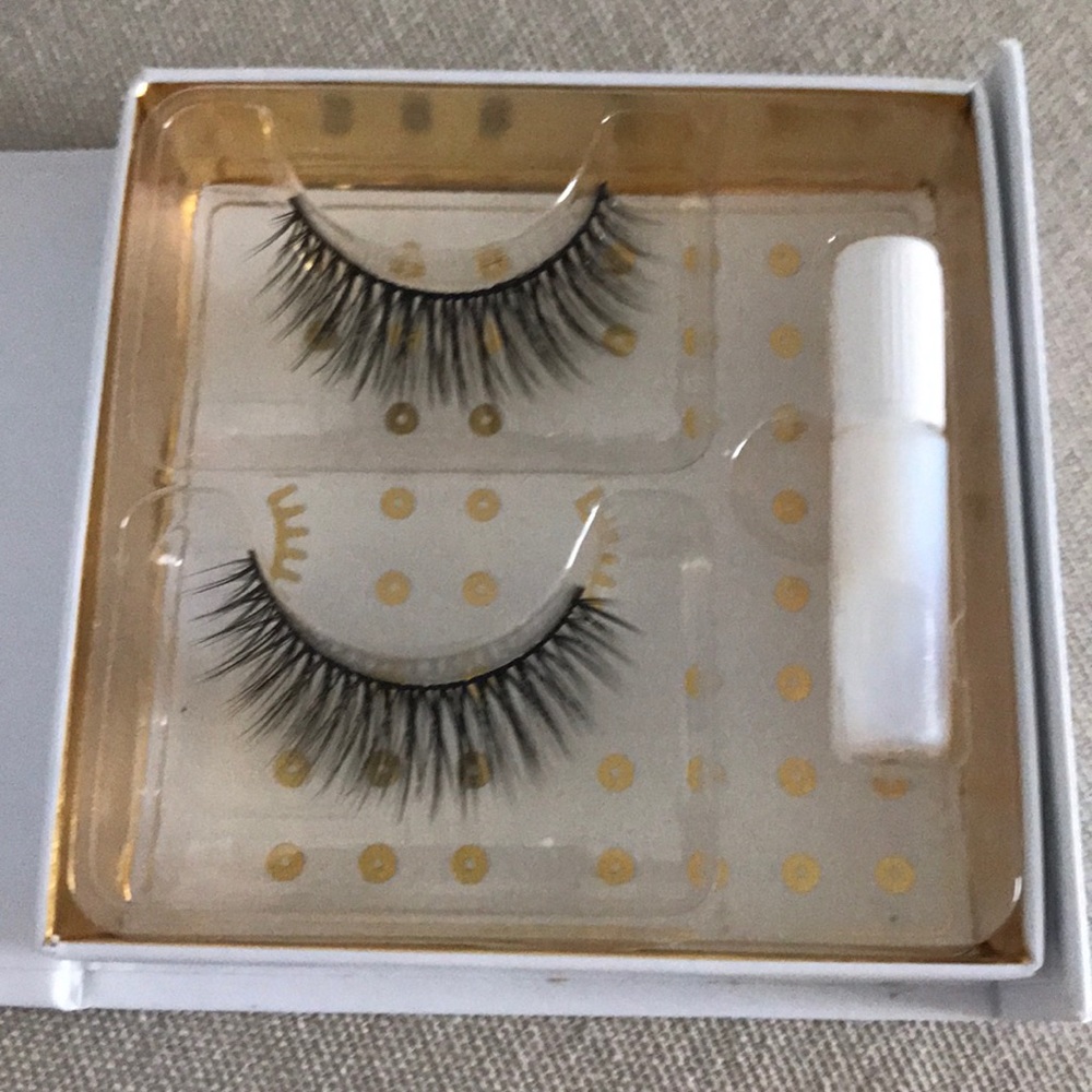 NIB - Gorgeous Battington Silk Lashes